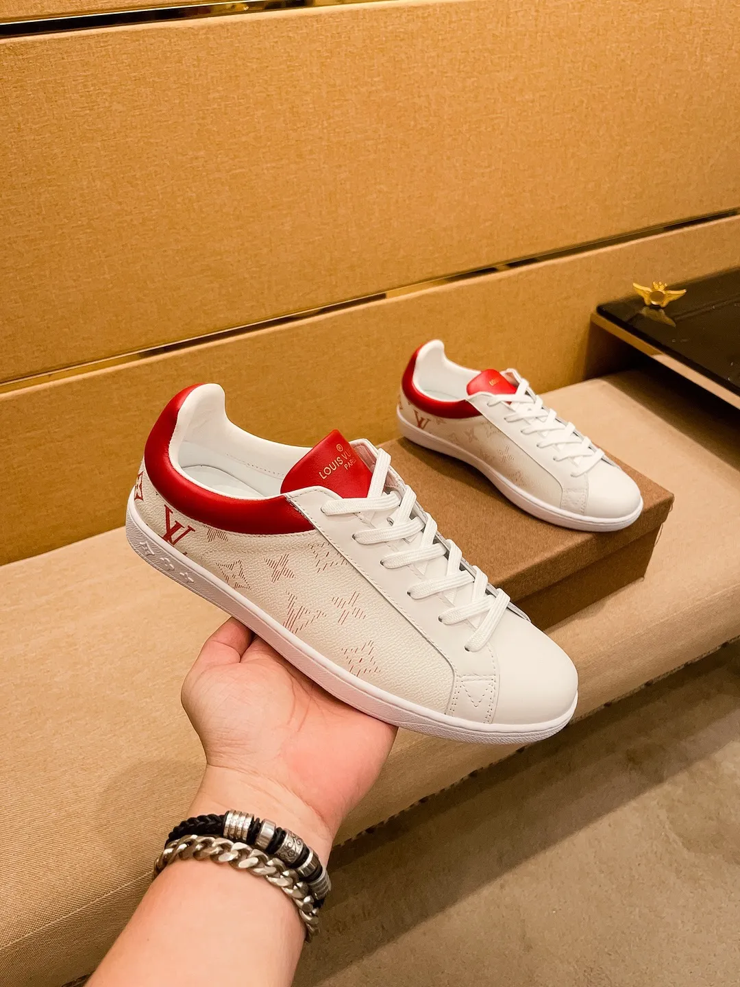 Men's shoes💰 380💰🔥[LV]🔥Louis Vuitton, high-end men's shoes brand, official website 1:1 latest masterpiece: the upper is made of Italian imported first-layer cowhide with a comfortable and breathable lining➕original non-slip and wear-resistant outsole🔥, making walking more convenient and comfortable! An exclusive new model, a stunning work, a beautiful 1:1 replica [color] compared to the official quality! Create a fashionable personality to set off your uniqueness! A must-have for trendy men! Classic🔥Size: 38-44 Color: 🔥Multiple colors available🔥